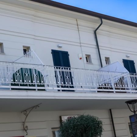 Bmp Apartment Atmosphere 1 Centrale Con Garage Riccione Exterior foto
