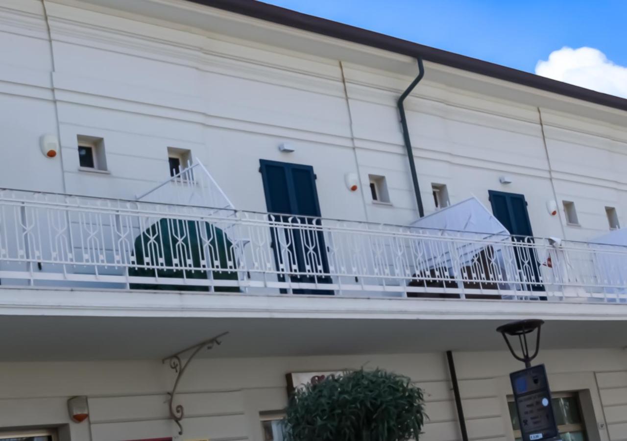 Bmp Apartment Atmosphere 1 Centrale Con Garage Riccione Exterior foto